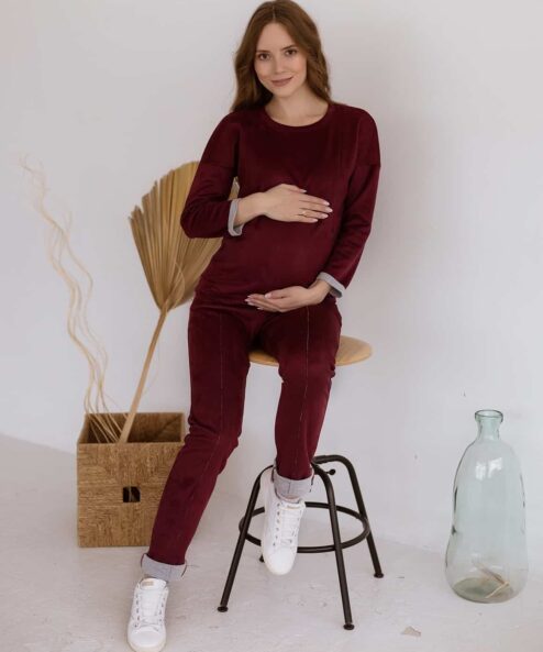 Вишневый замшевый костюм для беременных и кормящих мам Laisa