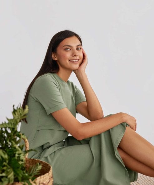 Фисташковое платье-футболка для будущих и кормящих мам Casual — изображение 6