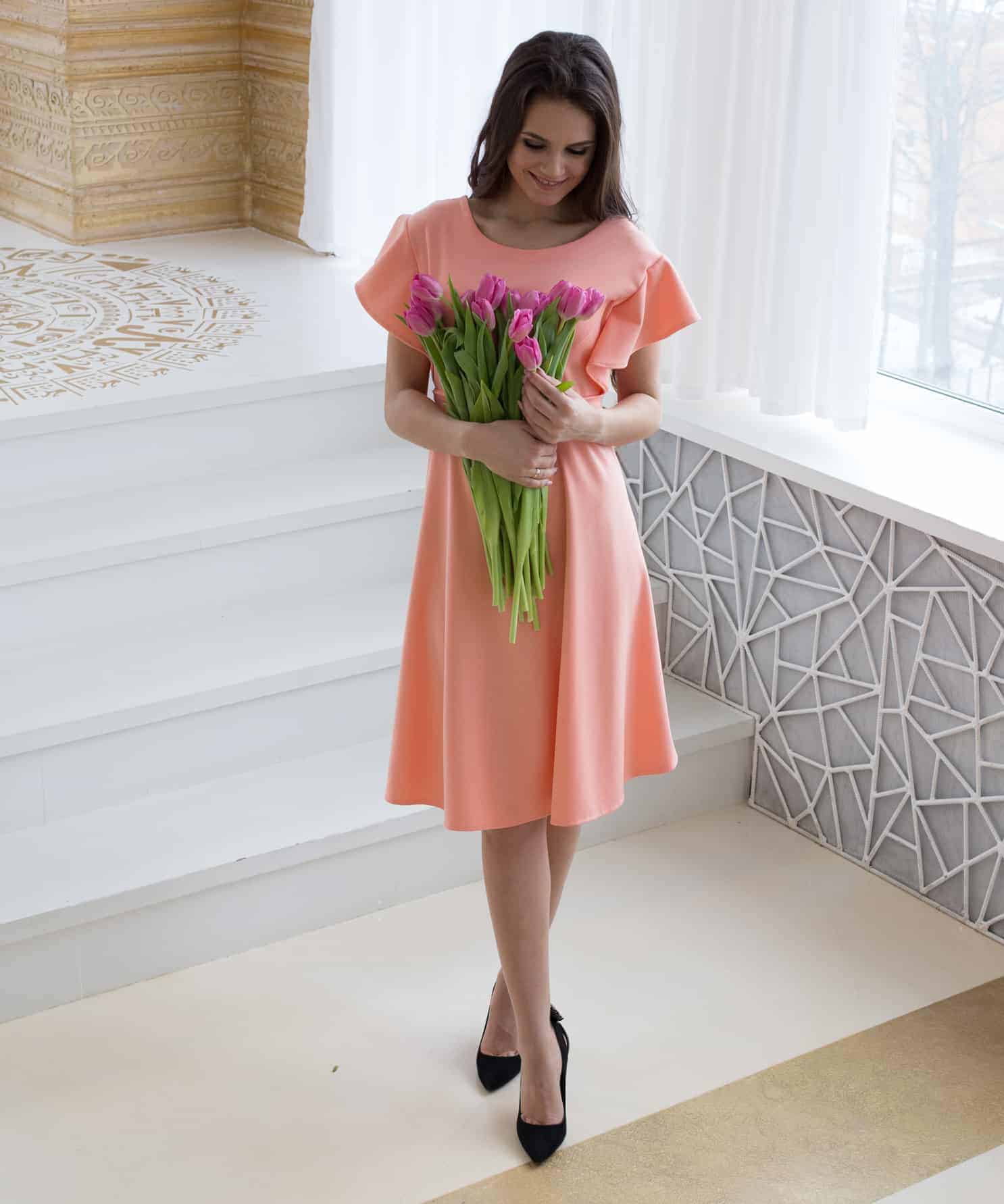 Персиковое платье для будущих и кормящих мам Lovely Персиковое платье для будущих и кормящих мам Lovely