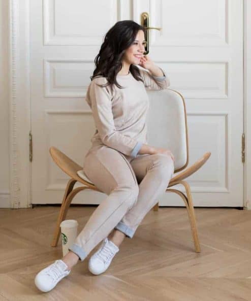 Бежевый замшевый костюм для беременных и кормящих мам Laisa Бежевый замшевый костюм для беременных и кормящих мам Laisa — изображение 3