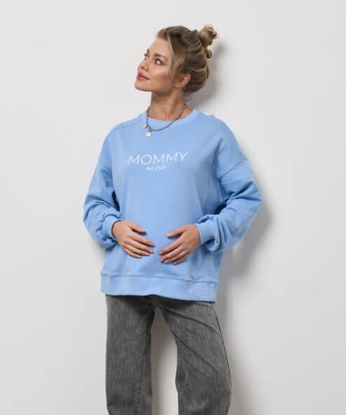 Голубой свитшот для мам Mommy est 2024