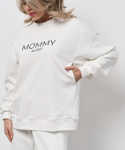 Молочный свитшот для мам Mommy est 2023 — изображение 2