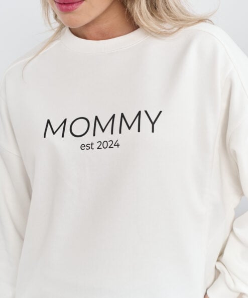 Молочный свитшот для мам Mommy est 2024 — изображение 6