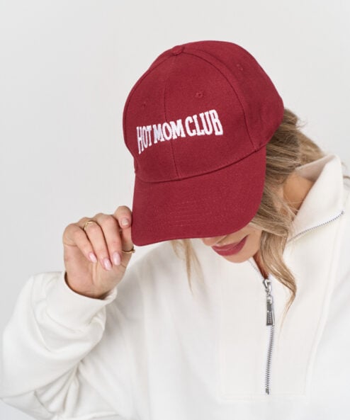 Бордовая бейсболка Hot Mom Club