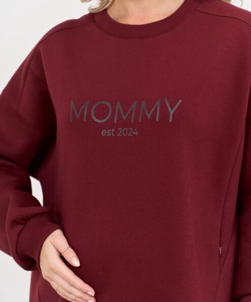 Темно-бордовый теплый свитшот для будущих и кормящих мам MOMMY est 2024 — изображение 4