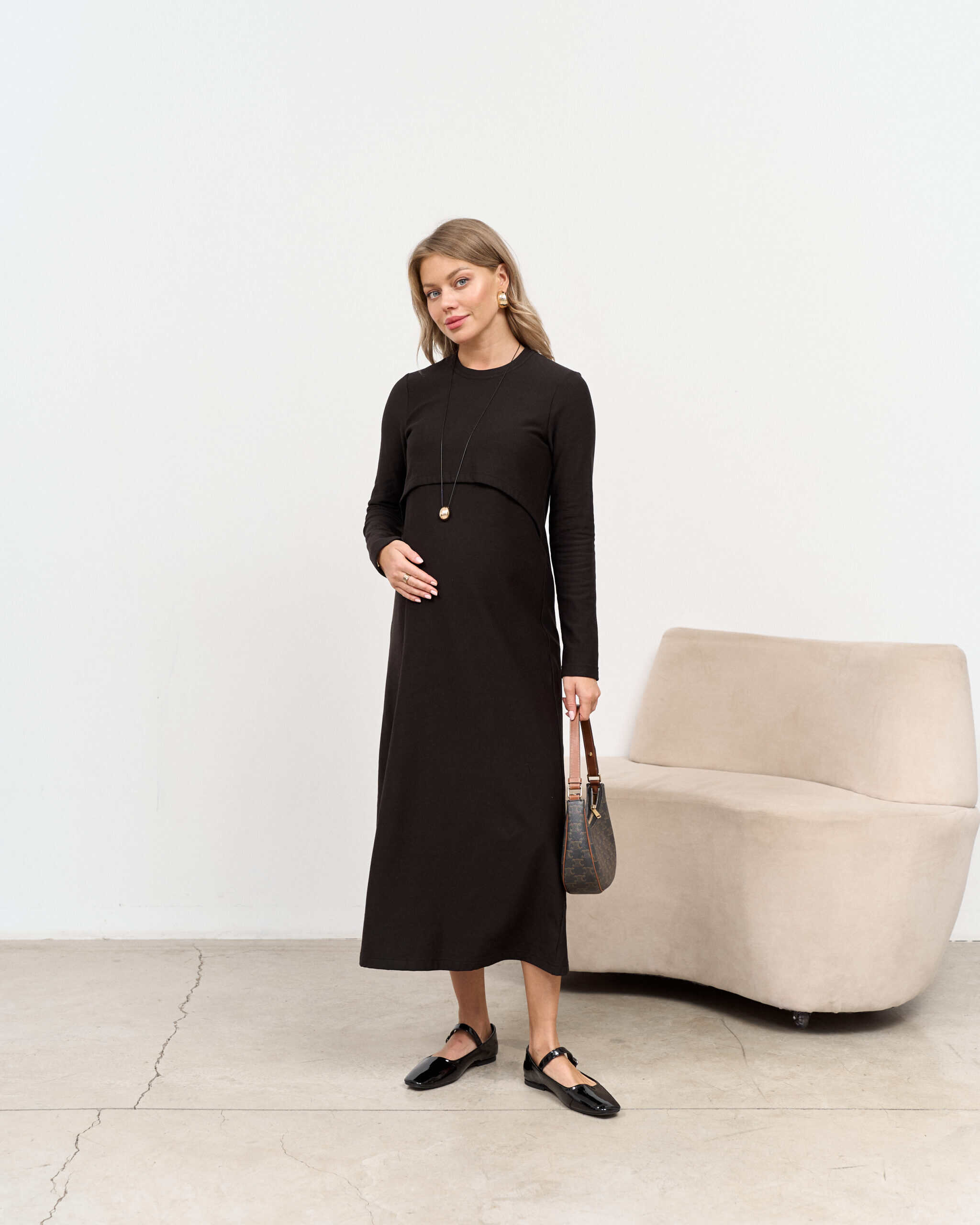 Черное платье для будущих и кормящих мам Casual Warm Черное платье для будущих и кормящих мам Casual Warm