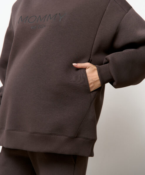 Кофейный теплый свитшот для будущих и кормящих мам MOMMY est 2025 Кофейный теплый свитшот для будущих и кормящих мам MOMMY est 2025 — изображение 2