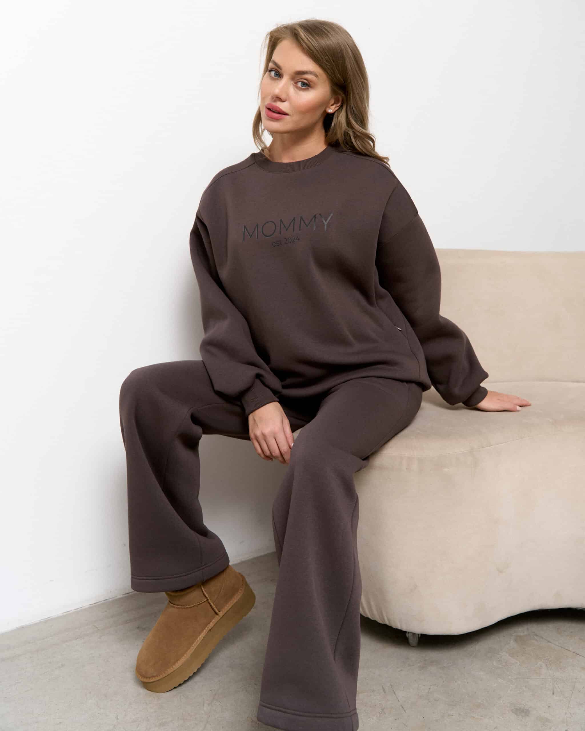 Кофейный теплый свитшот для будущих и кормящих мам MOMMY est 2024 Кофейный теплый свитшот для будущих и кормящих мам MOMMY est 2024 — изображение 10