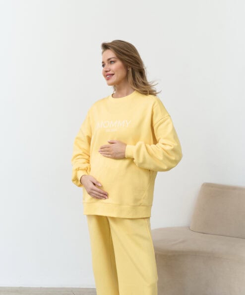 Желтый свитшот для мам Mommy est 2025 Желтый свитшот для мам Mommy est 2025 — изображение 6