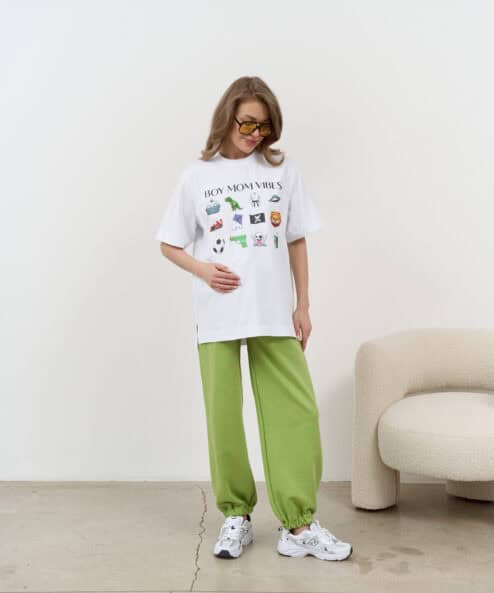 Белая футболка для будущих и кормящих мам Boy Mom Vibes Белая футболка для будущих и кормящих мам Boy Mom Vibes — изображение 14