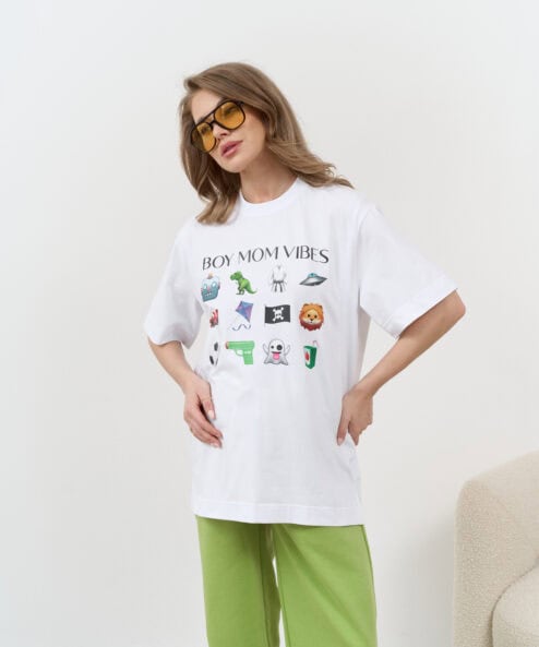 Белая футболка для будущих и кормящих мам Boy Mom Vibes Белая футболка для будущих и кормящих мам Boy Mom Vibes — изображение 3