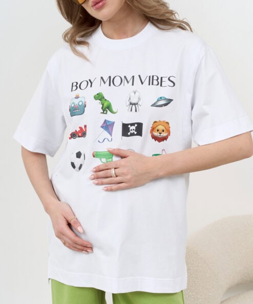 Белая футболка для будущих и кормящих мам Boy Mom Vibes Белая футболка для будущих и кормящих мам Boy Mom Vibes — изображение 12
