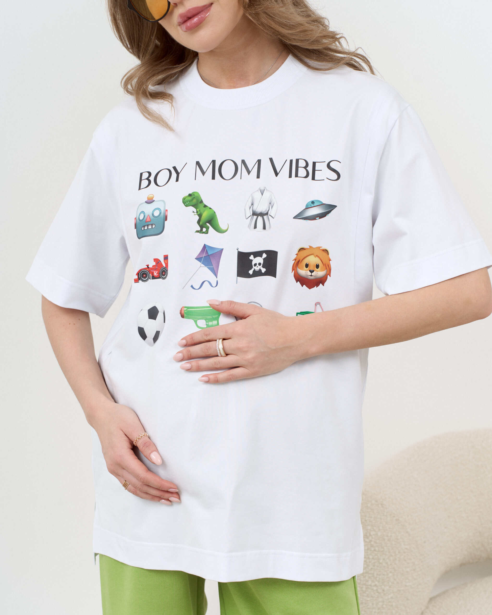 Белая футболка для будущих и кормящих мам Boy Mom Vibes Белая футболка для будущих и кормящих мам Boy Mom Vibes — изображение 12