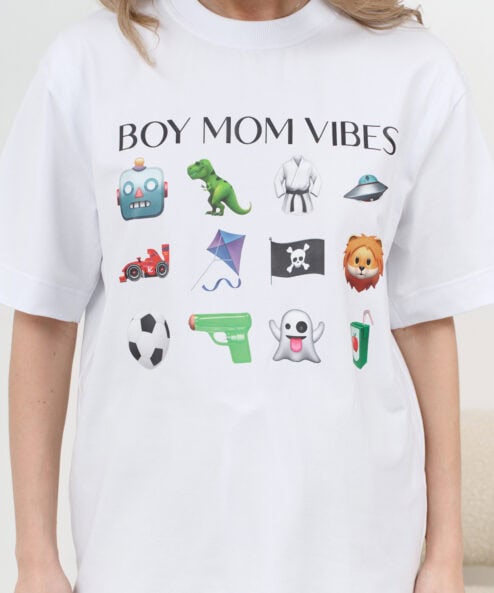 Белая футболка для будущих и кормящих мам Boy Mom Vibes Белая футболка для будущих и кормящих мам Boy Mom Vibes — изображение 4