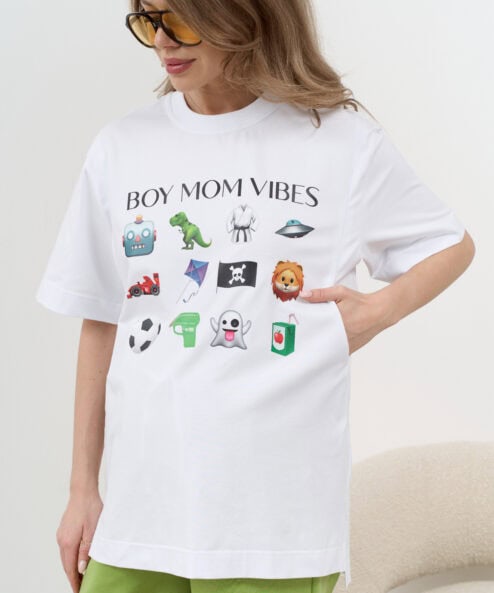 Белая футболка для будущих и кормящих мам Boy Mom Vibes Белая футболка для будущих и кормящих мам Boy Mom Vibes — изображение 7