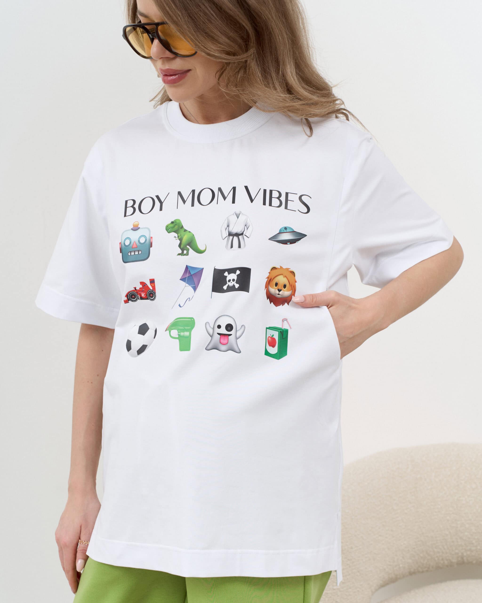 Белая футболка для будущих и кормящих мам Boy Mom Vibes Белая футболка для будущих и кормящих мам Boy Mom Vibes — изображение 7
