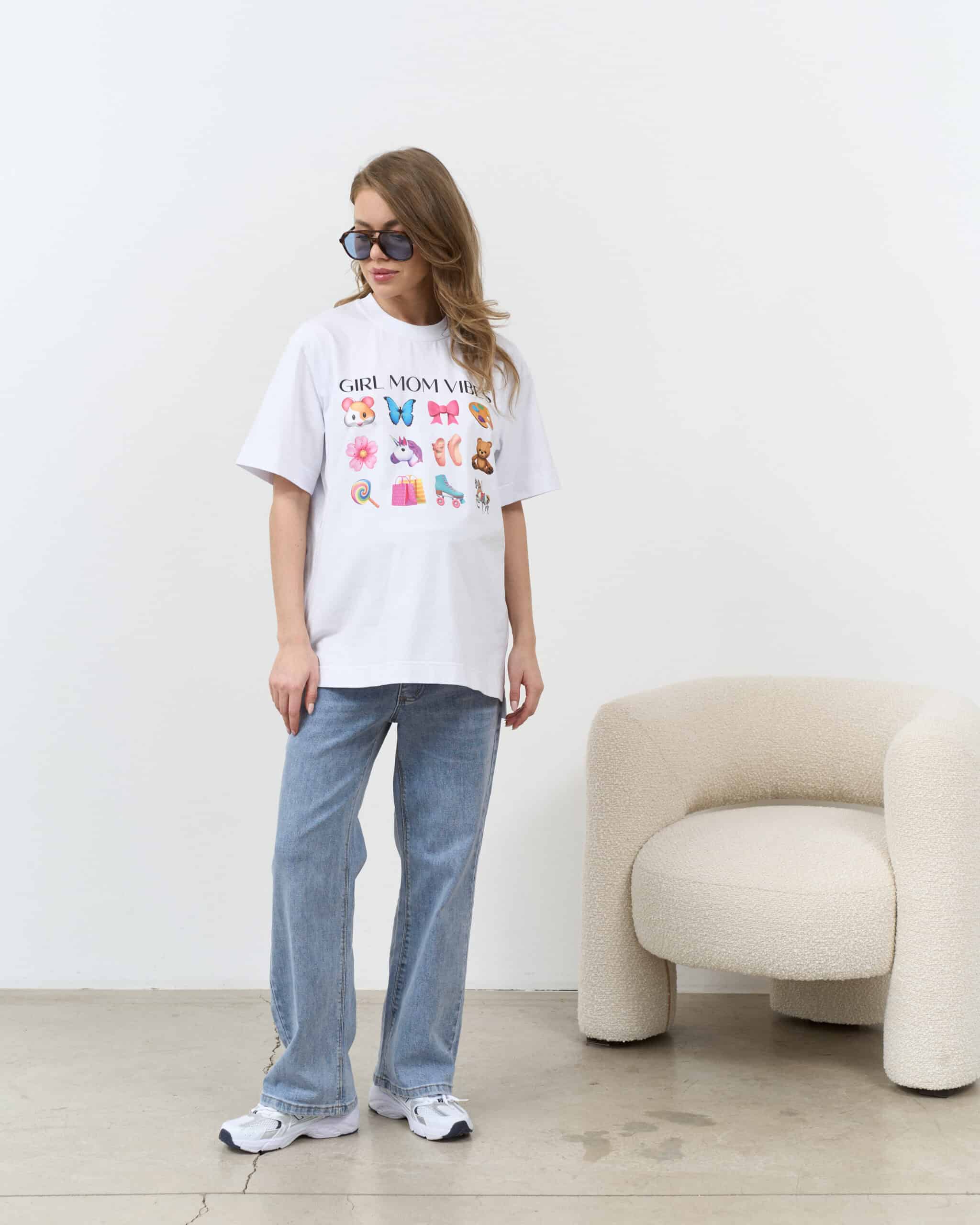 Белая футболка для будущих и кормящих мам Girl Mom Vibes Белая футболка для будущих и кормящих мам Girl Mom Vibes — изображение 3