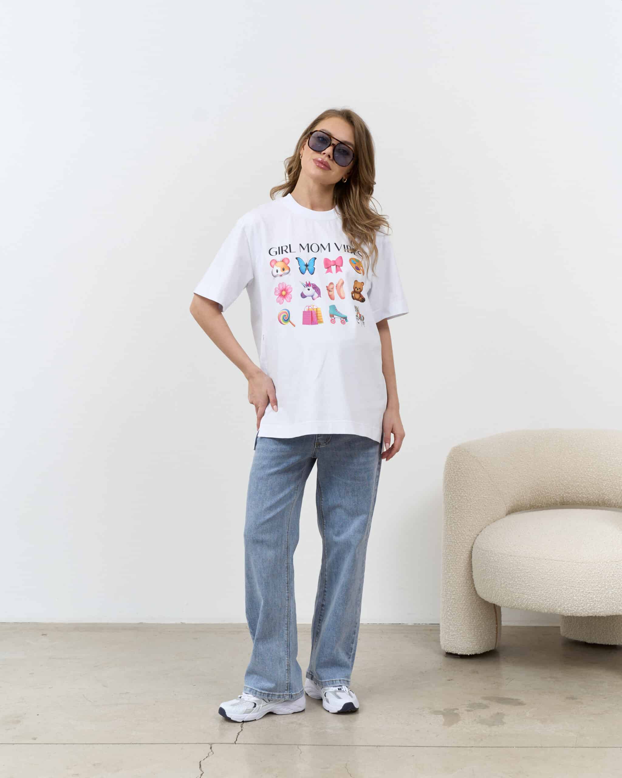 Белая футболка для будущих и кормящих мам Girl Mom Vibes Белая футболка для будущих и кормящих мам Girl Mom Vibes — изображение 10