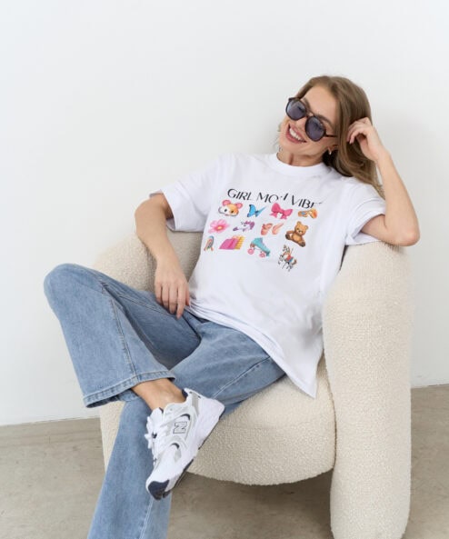 Белая футболка для будущих и кормящих мам Girl Mom Vibes Белая футболка для будущих и кормящих мам Girl Mom Vibes — изображение 4