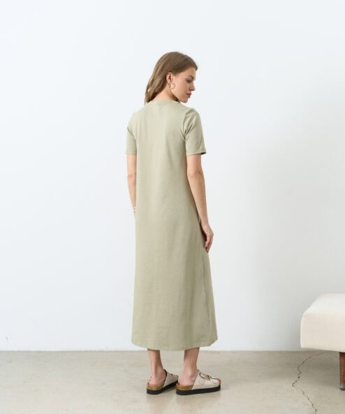 Оливковое платье-футболка для будущих и кормящих мам Casual — изображение 9