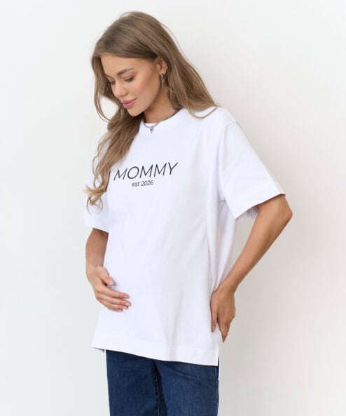 Белая футболка для мам Mommy est 2026 Белая футболка для мам Mommy est 2026 — изображение 5