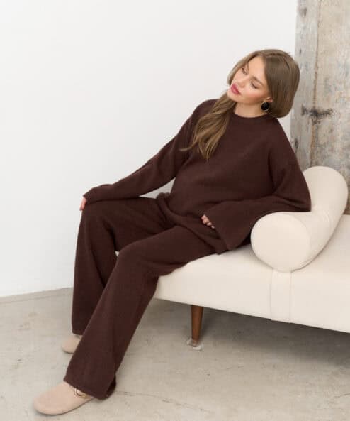Шоколаный вязаный костюм с брюками и джемпером Cozy — изображение 15
