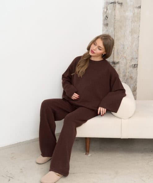 Шоколаный вязаный костюм с брюками и джемпером Cozy — изображение 9