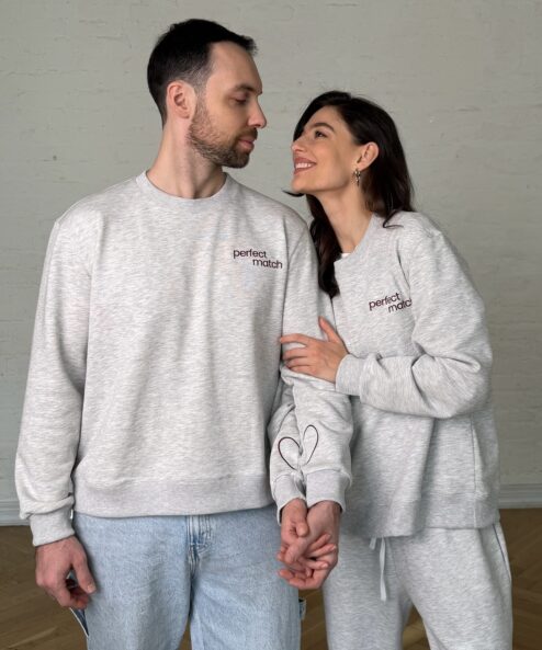 Свитшот с бордовой вышивкой Perfect Match — изображение 2