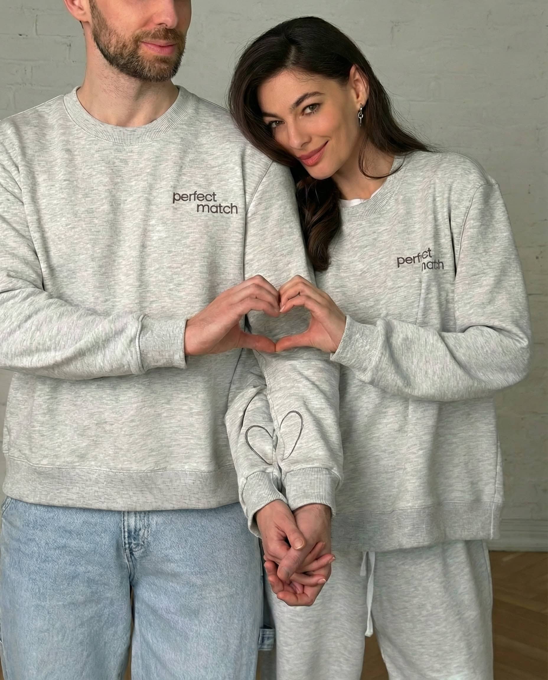 Свитшот с серой вышивкой Perfect Match Свитшот с серой вышивкой Perfect Match