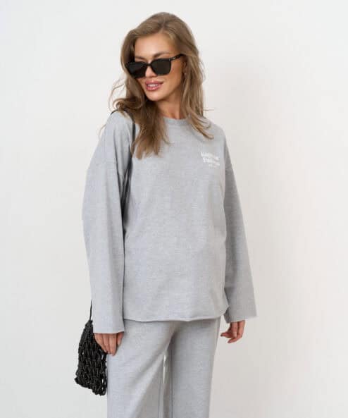 Модель в сером лонгсливе для будущих и кормящих мам Kapusta Fashion.