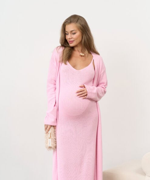 Розовый комплект для будущих мам Amalfi New Модная беременная женщина в розовом комплекте для будущих мам Amalfi New.
