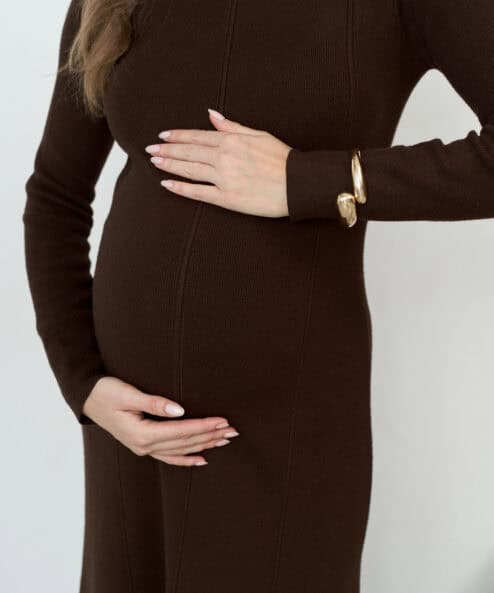 Alternative view of Шоколадное вязаное платье в длине макси Artina